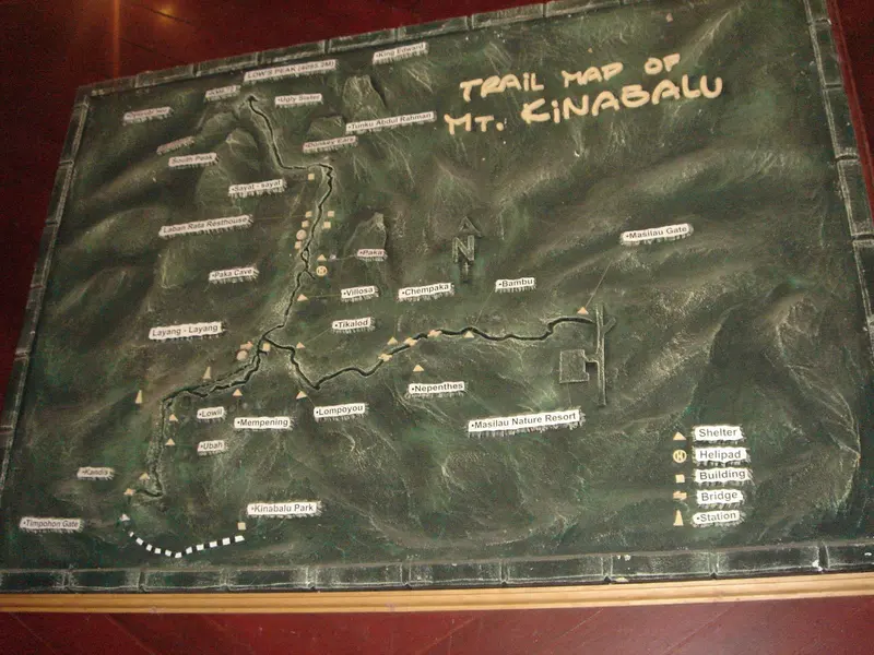 La carte en relief des sentiers du Mont Kinabalu