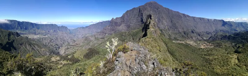 Une arête acérée au-dessus du cirque