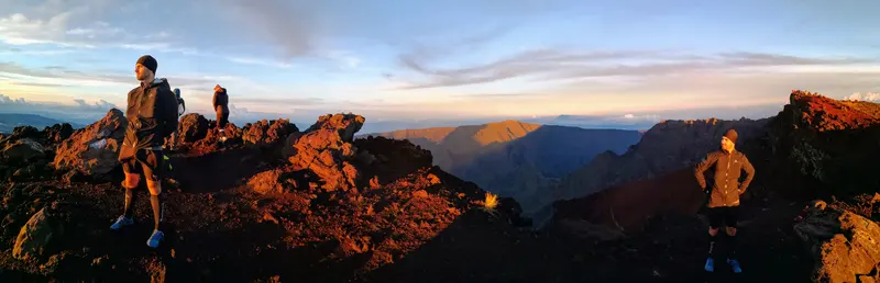 Au sommet, dans la lumière du matin